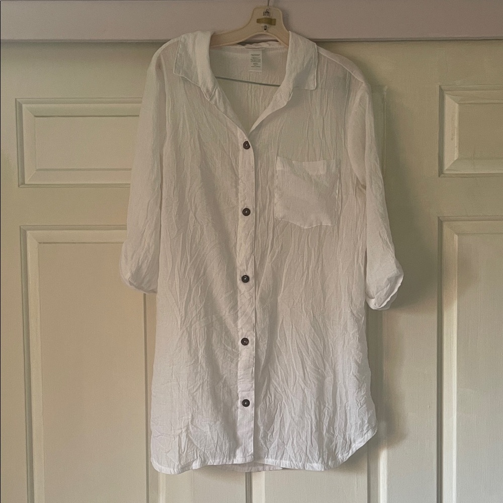 White crinkle wearabouts long top/coverup Size L